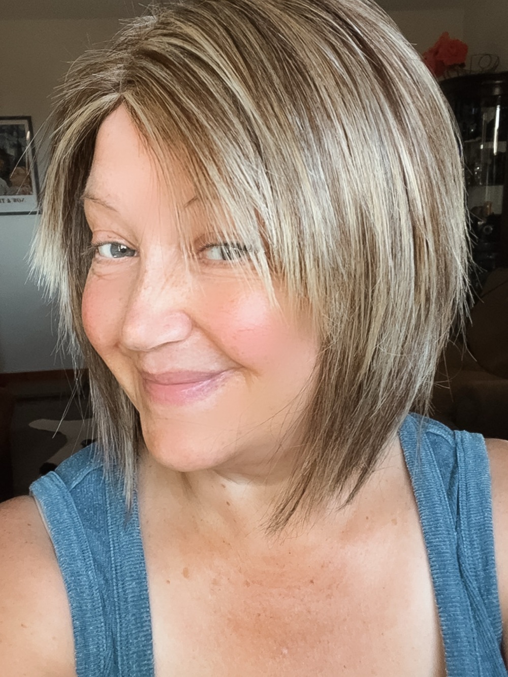 Flirty Fringe Bob Wig -by Hairdo. Glazed Mocha color w/ blonde highlights. - Picture 9 of 10